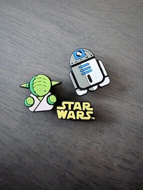 Crocs Star Wars Yoda & R2-D2 Yellow Logo Jibbitz charm Set